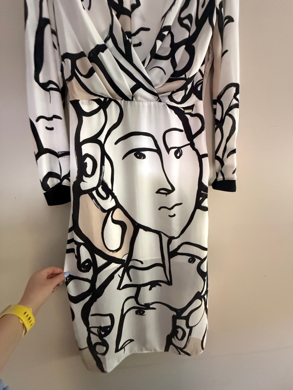 Armani Exchange Silk Blend Face Print Dress – Rare Statement Piece, Size 6 - Picture 12 of 13
